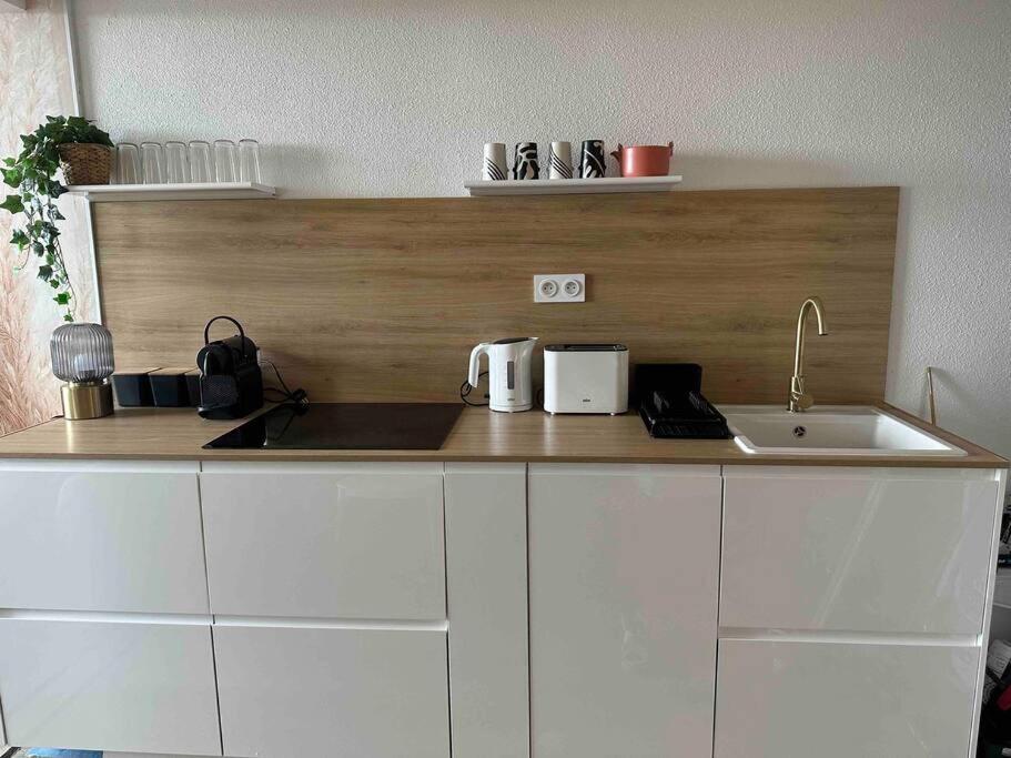 Mon Appart A La Plage, Piscine, Wifi, Tv Frontignan Exteriör bild
